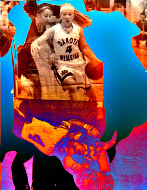 Eine Person mit einem Basketball in der Bildmitte.