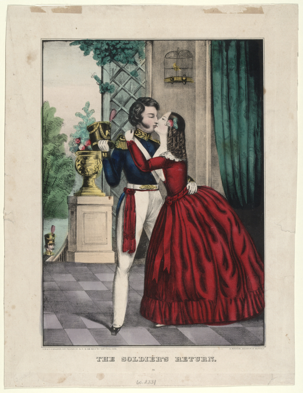 Ein Mann und eine Frau in einem roten Kleid umarmen und küssen sich vor einem Fenster, mit einem Blumenstrauß auf einem Sockel im Vordergrund, Bäumen im Hintergrund und einem Vorhang auf der rechten Seite. Unten im Bild ist Text zu sehen.