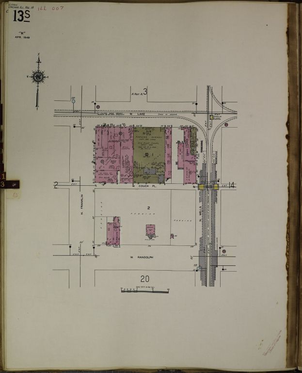 Offenes Buch mit einer detaillierten Stadtkartendarstellung auf einer Seite und dichtem Text auf der anderen, die die Stadtplanung darstellt.