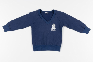 Marinblauer Sweater mit einem weißen Logo auf einem weißen Hintergrund.