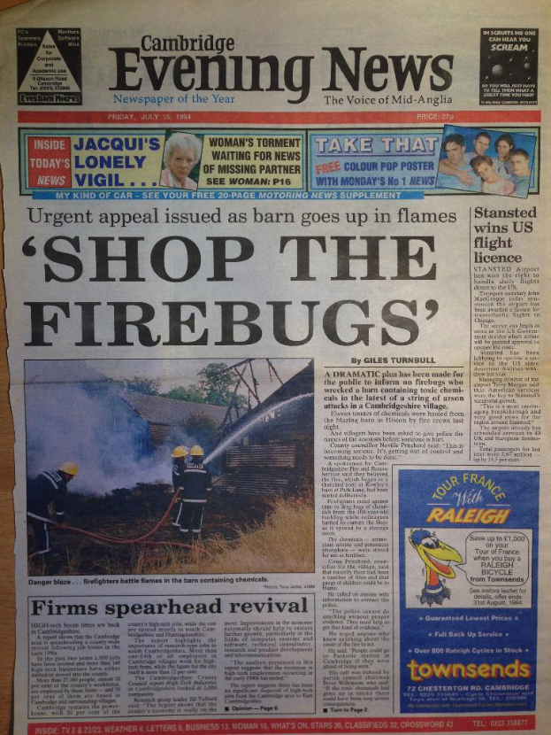 Zeitungsvorderseite mit mehreren Anzeigen und Schlagzeilen