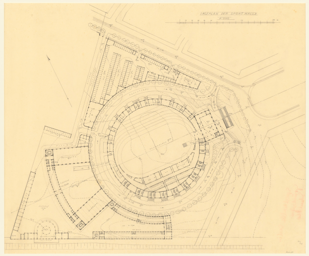 Schwarz-weißes architektonisches Zeichnung eines Stadiongrundrisses mit umliegenden Gebäuden und handgeschriebenen Textanmerkungen.