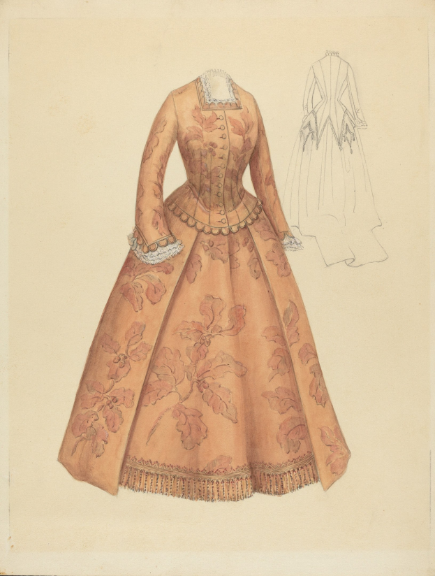 Ein detailliertes Kostümdesign aus dem 18. Jahrhundert für ein bodenlanges Kleid mit hohem Kragen, das ein floral gemustertes Mieder in Rosa, Lila und Blau sowie einen Spitzenbesatz am Rock zeigt.