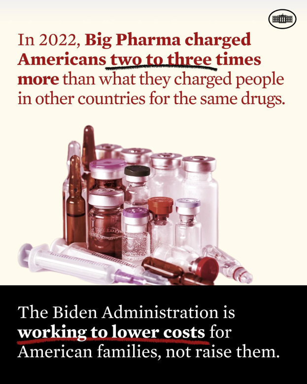Ein Plakat, das 2022 zeigt, dass Big Pharma Amerikaner zwei bis drei Mal so viel für dieselben Arzneimittel berechnet hat wie andere Länder, mit ein paar Flaschen und einer Spritze.