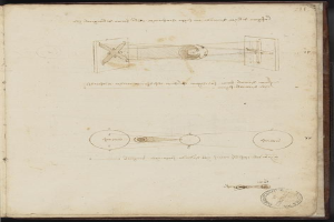 Ein aufgeschlagenes Buch mit einer detaillierten Zeichnung eines Flugzeugs, das als Leonardo da Vincis Patent für eine fliegende Maschine gilt, mit begleitendem Text, der den Patentprozess beschreibt.